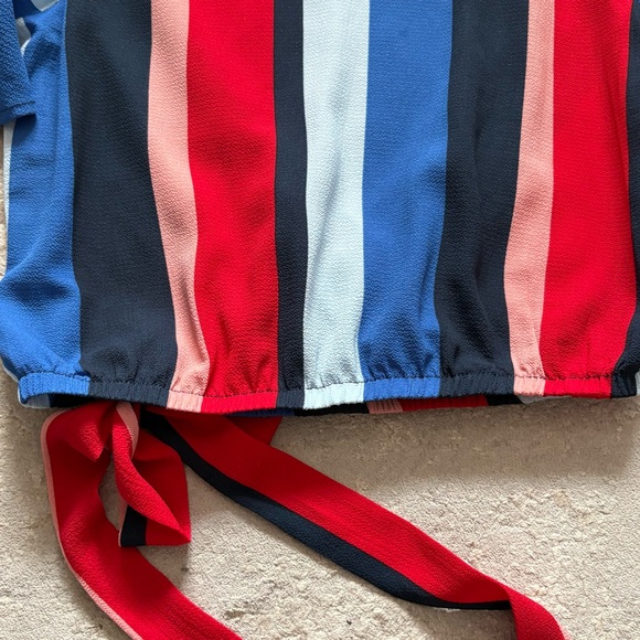 Polly & Esther Striped Short Flutter Sleeve Wrap Style Top With Tie Size Medium - Picture 10 of 11